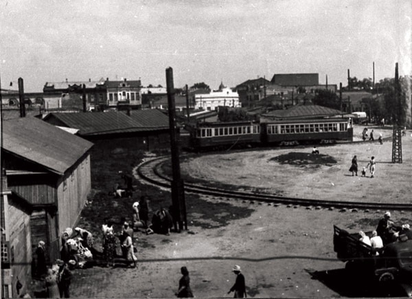 Старый Краснодар. 1950-е Кооперативный Рынок 001 Отчетливо видно здание крайвоенкомата, на переднем плане Красноармейская Старый Краснодар. 1950-е Кооперативный Рынок 001 Отчетливо видно здание крайвоенкомата, на переднем плане Красноармейская