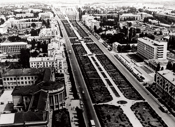 Старый Краснодар. 1950-е Красная улица от гостиницы Кавказ до Авроры (которой еще нет), снизу слева - Политех Старый Краснодар. 1950-е Красная улица от гостиницы Кавказ до Авроры (которой еще нет), снизу слева - Политех